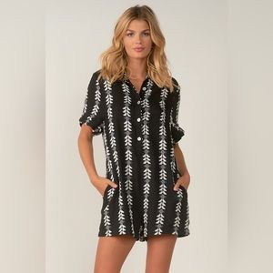 NWT Elan Black and White Arrow Romper sz L